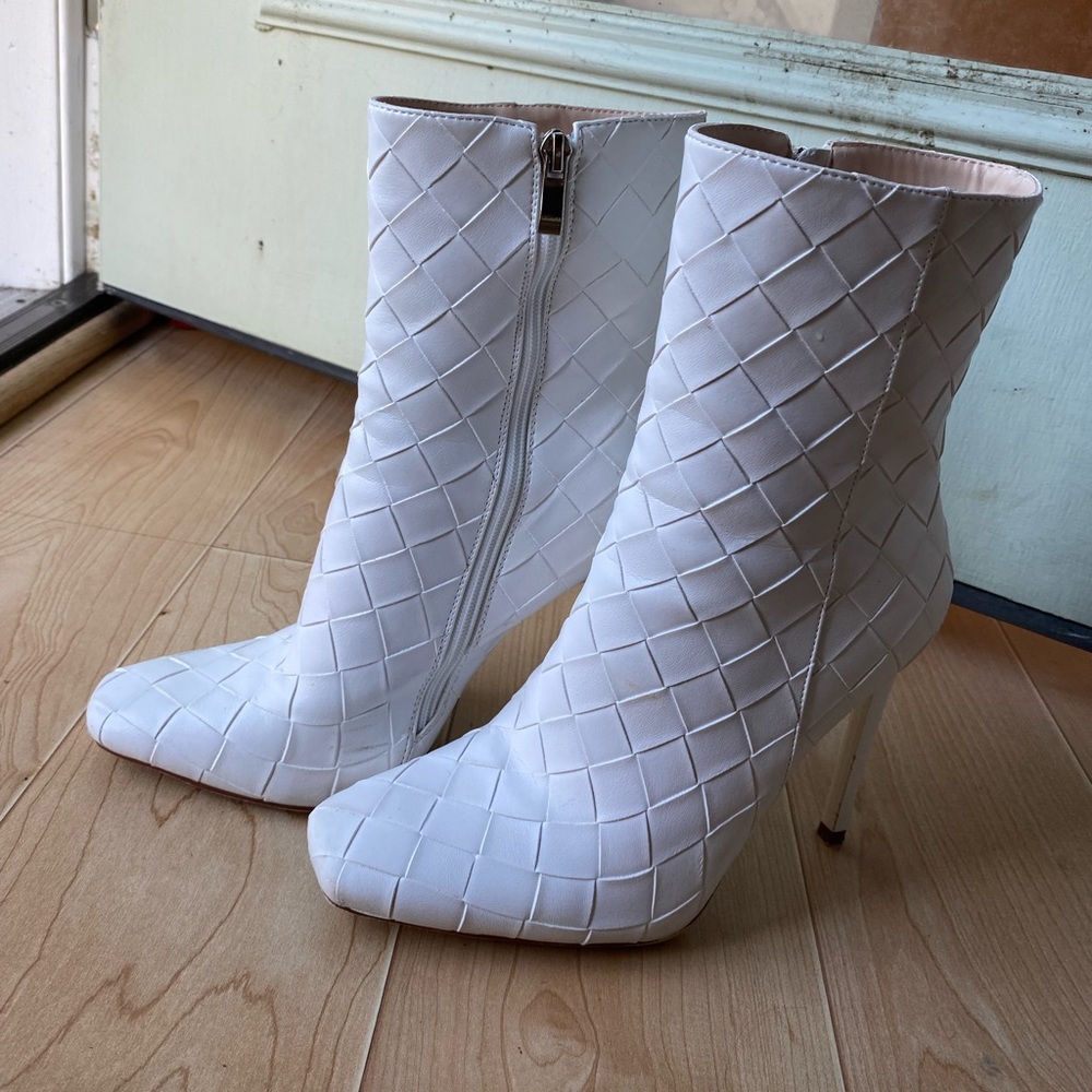 White checkered ankle Booties